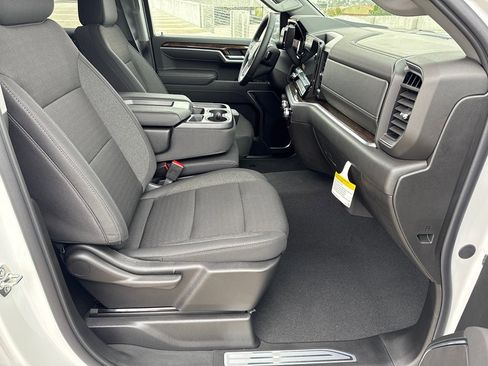 Used 2026 GMC Sierra 1500 SLE image 16