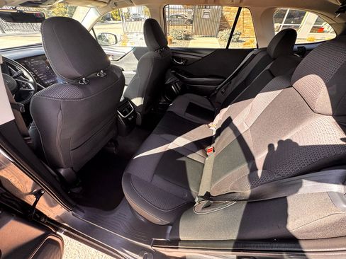 Used 2022 Subaru Outback Premium image 11