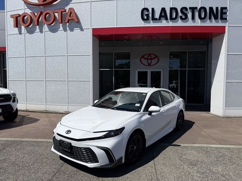 Used 2026 Toyota Camry SE w/ Convenience Package FWD image 1