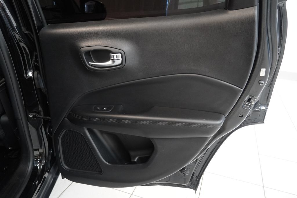 Used 2018 Jeep Compass Latitude w/ Popular Equipment Group AWD/4WD image 29