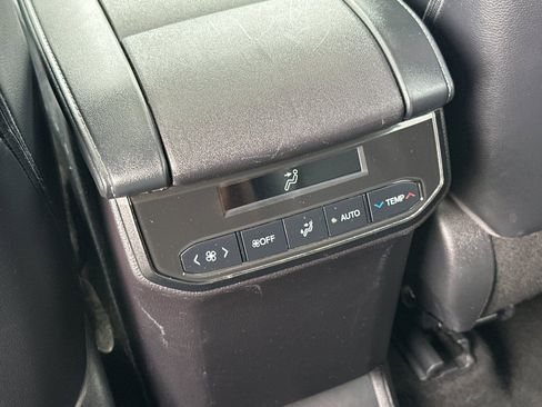 Used 2023 Toyota Highlander XLE image 14