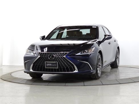 Certified 2025 Lexus ES 300h w/ Luxury Package image 3