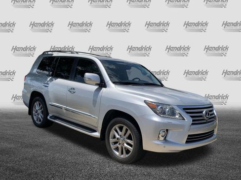 Used 2015 Lexus LX 570 4WD w/ Luxury Package image 2