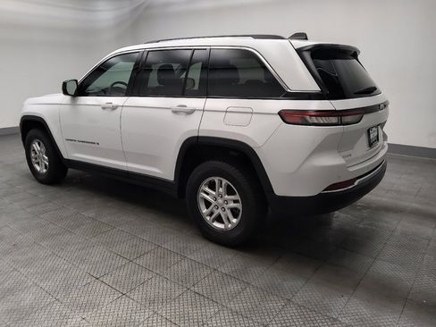 Used 2023 Jeep Grand Cherokee Laredo AWD/4WD image 3