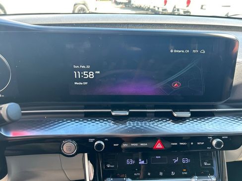 Used 2024 Kia Carnival SX Prestige image 11