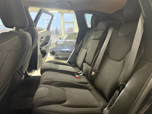 Used 2017 Jeep Cherokee Latitude w/ Safety/Convenience Group image 11