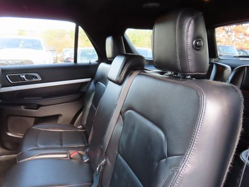 Used 2017 Ford Explorer XLT w/ Equipment Group 202A image 29