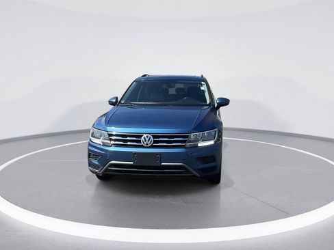 Used 2018 Volkswagen Tiguan SE w/ Panoramic Sunroof Package AWD/4WD image 3