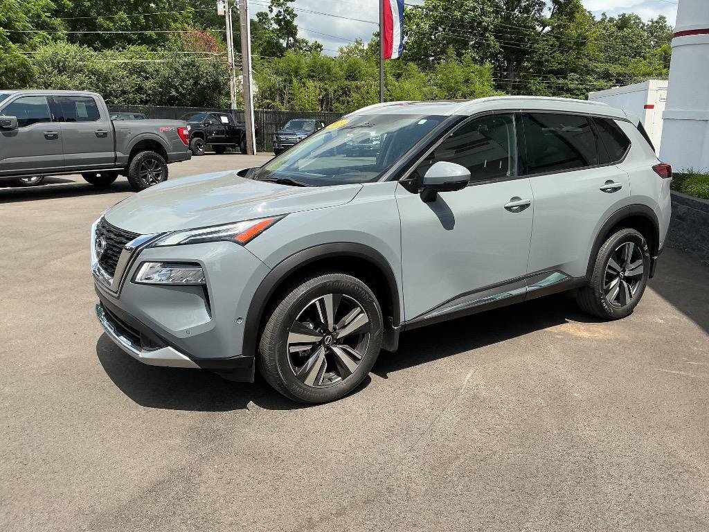 Used 2023 Nissan Rogue Platinum w/ Platinum Premium Package FWD image 3