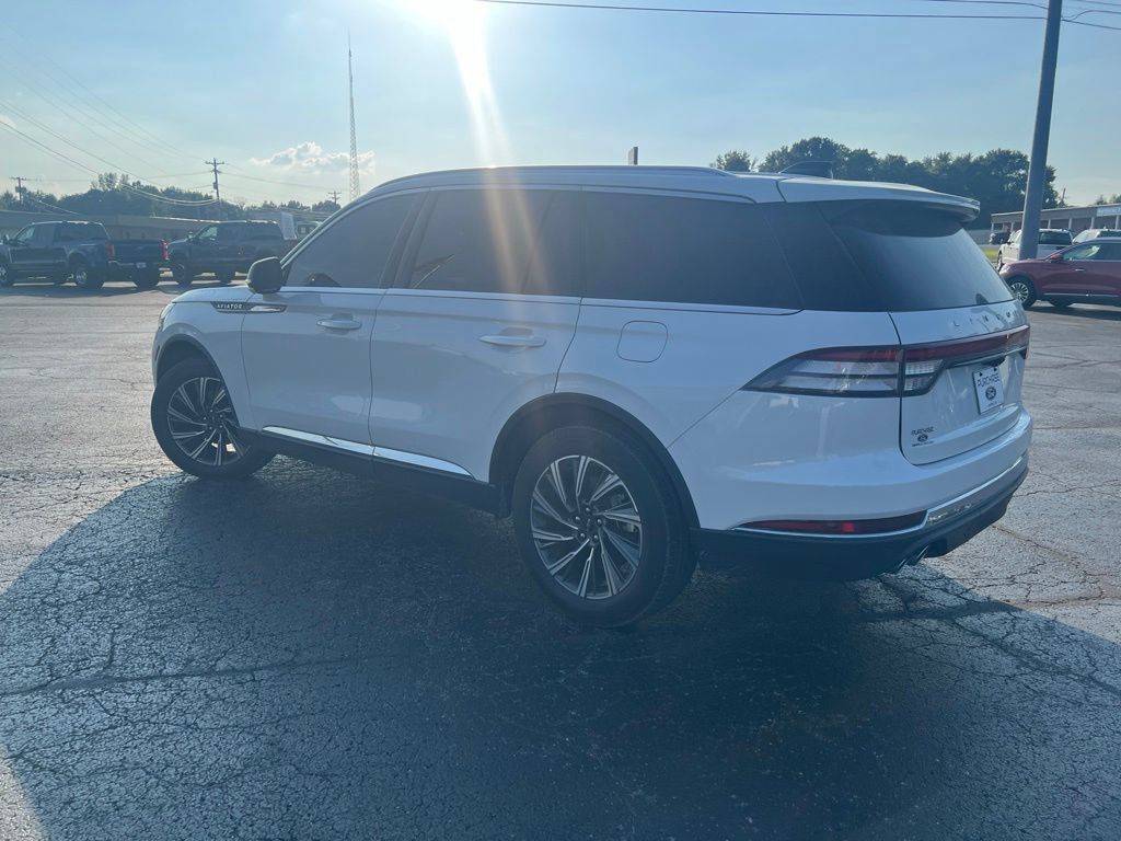 Used 2026 Lincoln Aviator AWD image 5