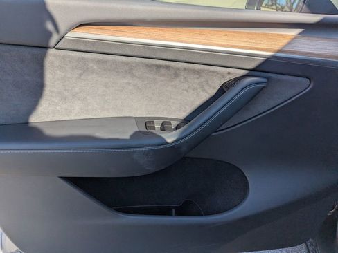 Used 2025 Tesla Model Y Long Range image 23