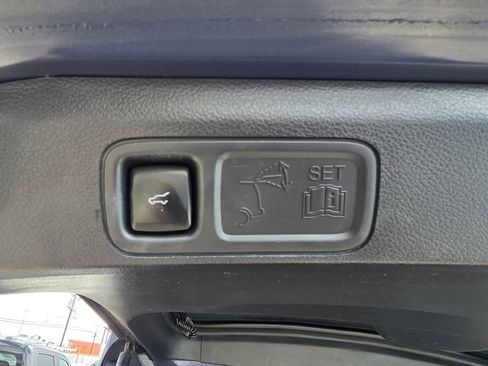 Used 2023 Ford Expedition XLT image 22