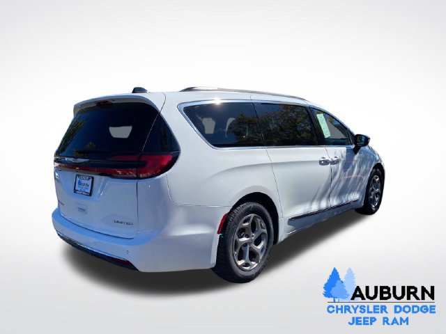 Used 2023 Chrysler Pacifica Limited FWD image 5