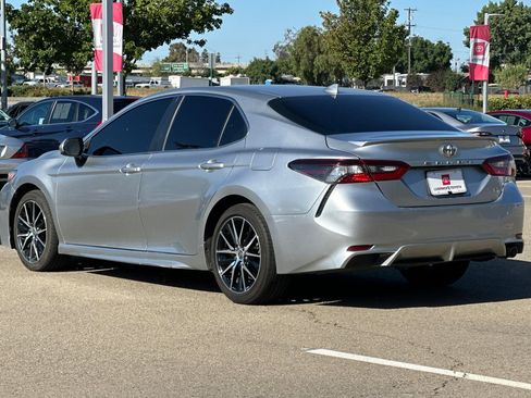 Used 2021 Toyota Camry SE FWD image 6