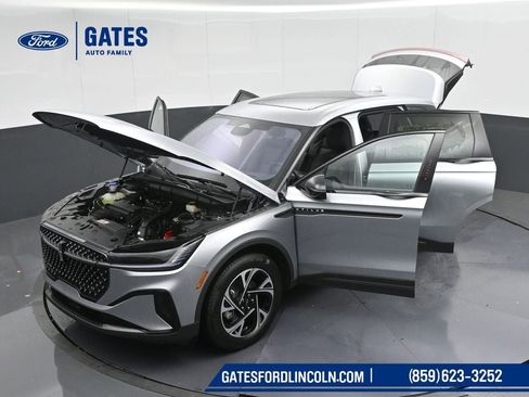 New 2025 Lincoln Nautilus Premier w/ Equipment Group 102A image 57