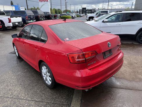 Used 2015 Volkswagen Jetta SE FWD image 4