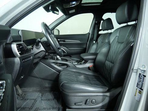 Used 2025 Kia Telluride AWD image 17