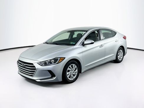 Used 2018 Hyundai Elantra SE w/ Cargo Package FWD image 1