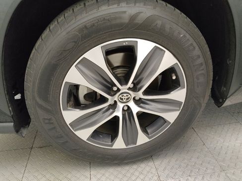 Used 2022 Toyota Highlander XLE FWD image 31