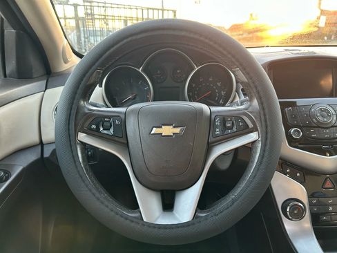 Used 2013 Chevrolet Cruze LT image 20