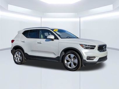 Used 2021 Volvo XC40 T4 Momentum w/ Premium Package