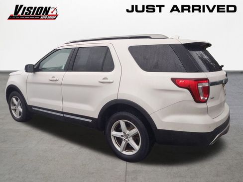 Used 2017 Ford Explorer XLT w/ Equipment Group 202A AWD/4WD image 3
