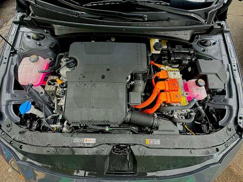 Used 2025 Hyundai Elantra SEL FWD image 17