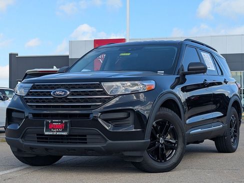 Used 2022 Ford Explorer XLT AWD/4WD image 2