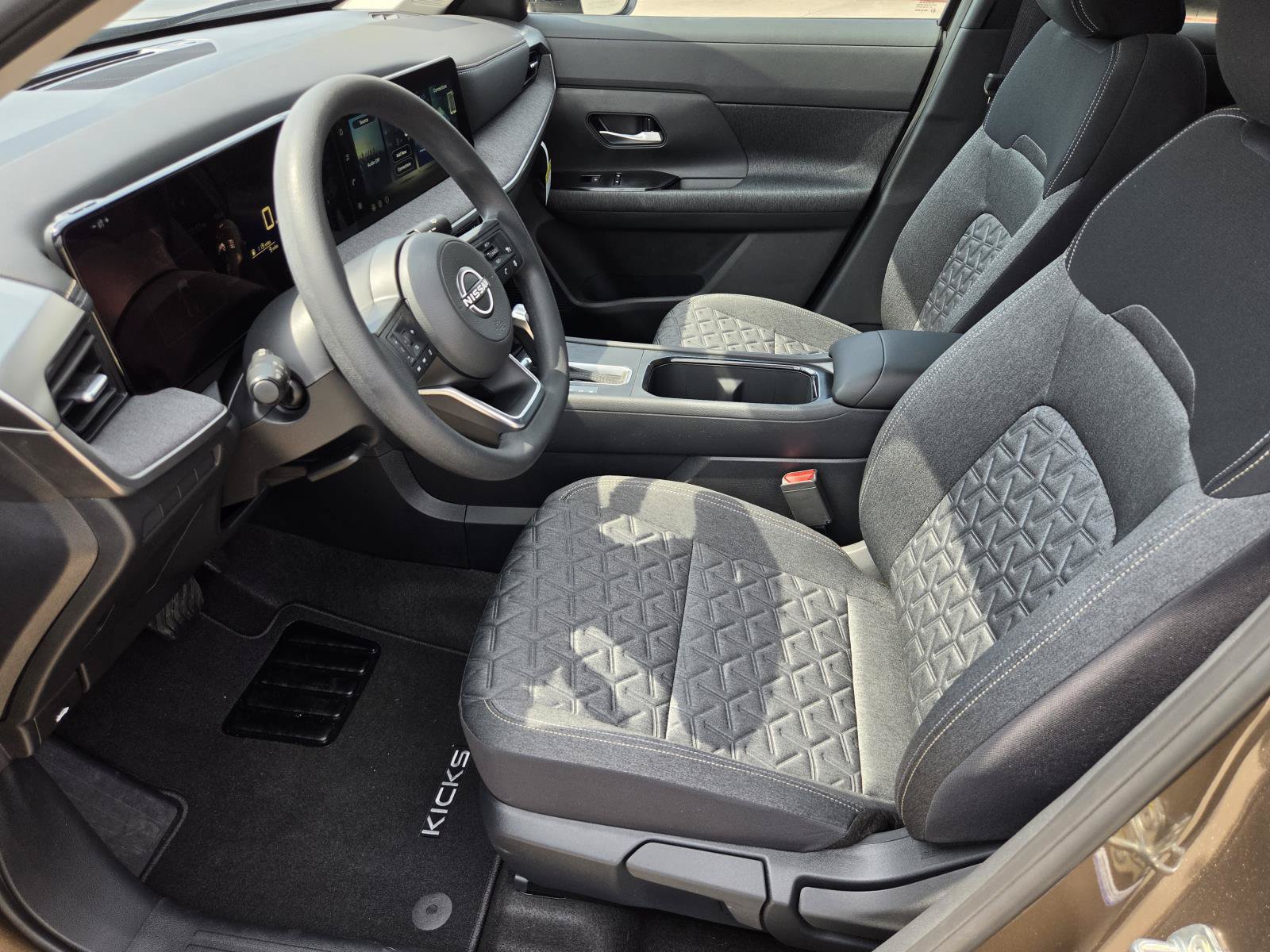 New 2027 Nissan Kicks SV AWD/4WD image 17