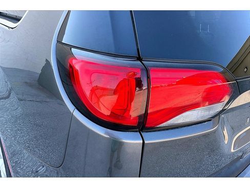 Used 2020 Chrysler Pacifica Limited FWD image 37