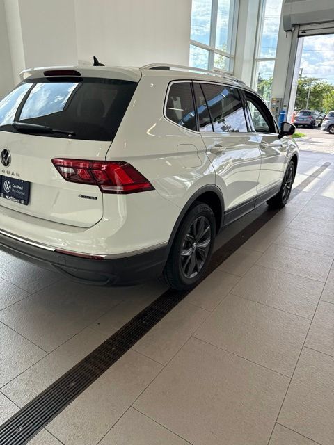 Used 2022 Volkswagen Tiguan SE AWD/4WD image 32