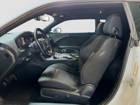 Used 2022 Dodge Challenger SXT RWD image 20