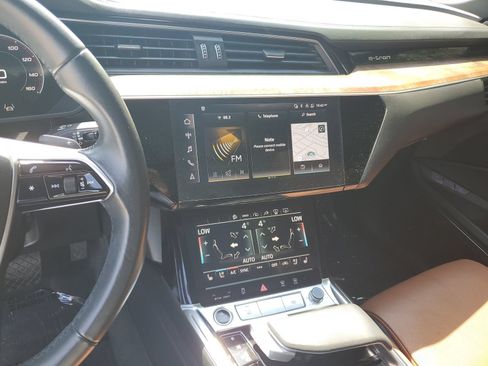 Used 2022 Audi e-tron Prestige w/ Prestige Package AWD/4WD image 25