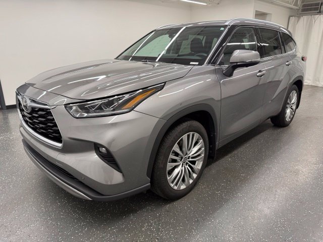 Used 2025 Toyota Highlander Platinum AWD/4WD image 5