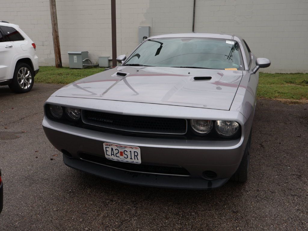 Used 2014 Dodge Challenger SXT RWD image 3