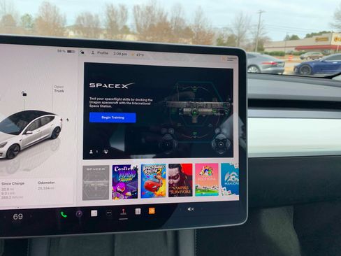 Used 2023 Tesla Model 3 Standard Range image 22