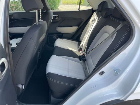 Used 2025 Hyundai Venue SEL image 25