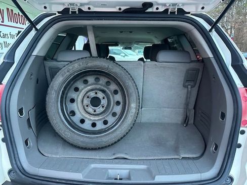 Used 2011 Chevrolet Traverse LT image 13