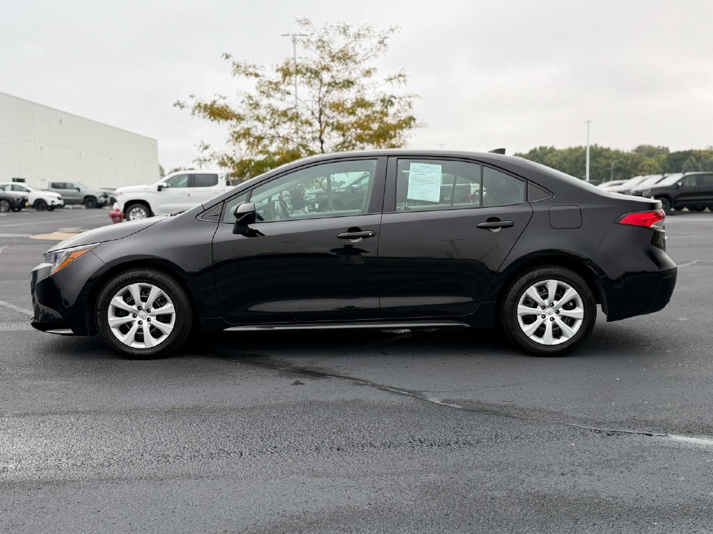 Used 2024 Toyota Corolla LE FWD image 11