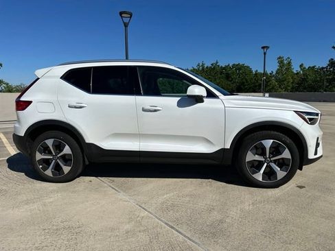 Certified 2024 Volvo XC40 B5 Plus w/ Climate Package AWD/4WD image 10