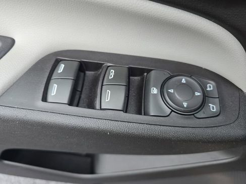 Used 2018 Chevrolet Equinox LS image 27