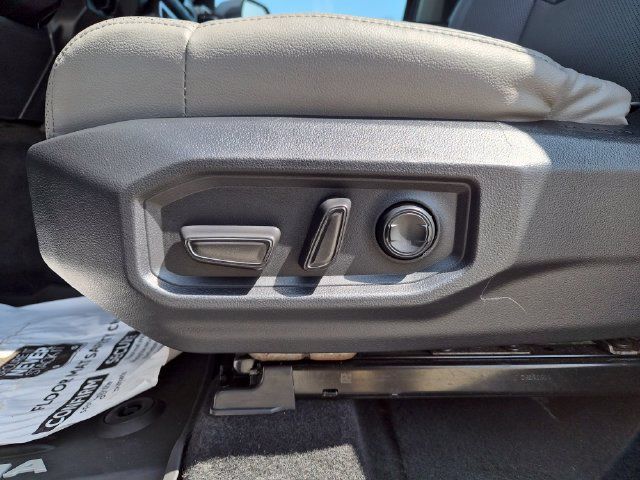 Used 2023 Toyota Sequoia SR5 w/ SR5 Premium Package AWD/4WD image 17