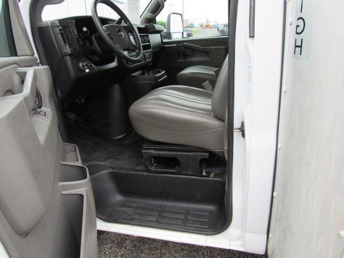 Used 2021 GMC Savana 3500 Extended w/ Power Convenience Package RWD image 22