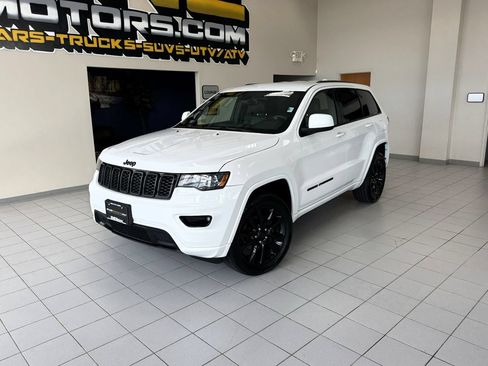 Used 2017 Jeep Grand Cherokee Altitude AWD/4WD image 1