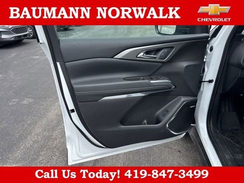 New 2025 Chevrolet Traverse LT w/ Enhanced Driving Package FWD image 12