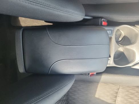 Used 2018 Nissan Rogue SV AWD/4WD image 16