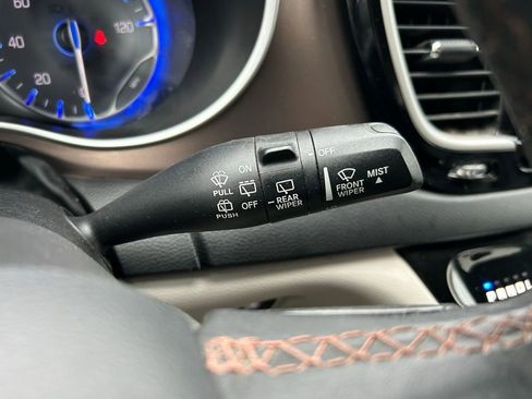 Used 2017 Chrysler Pacifica Touring-L image 21