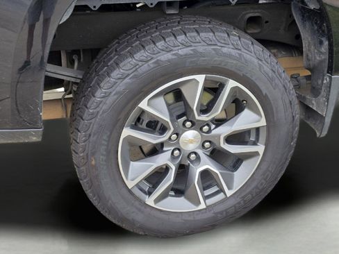 Used 2023 Chevrolet Silverado 1500 LT AWD/4WD image 6
