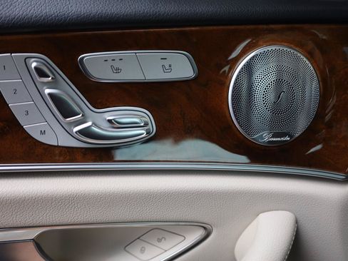 Used 2019 Mercedes-Benz E 300 4MATIC image 40