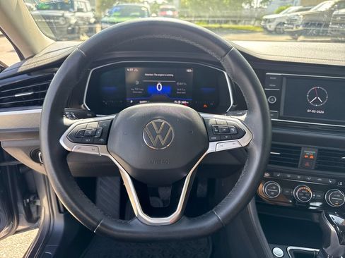 Used 2022 Volkswagen Jetta SE FWD image 14